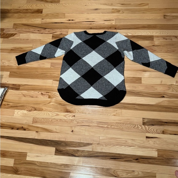 Sweater - Picture 7 of 7